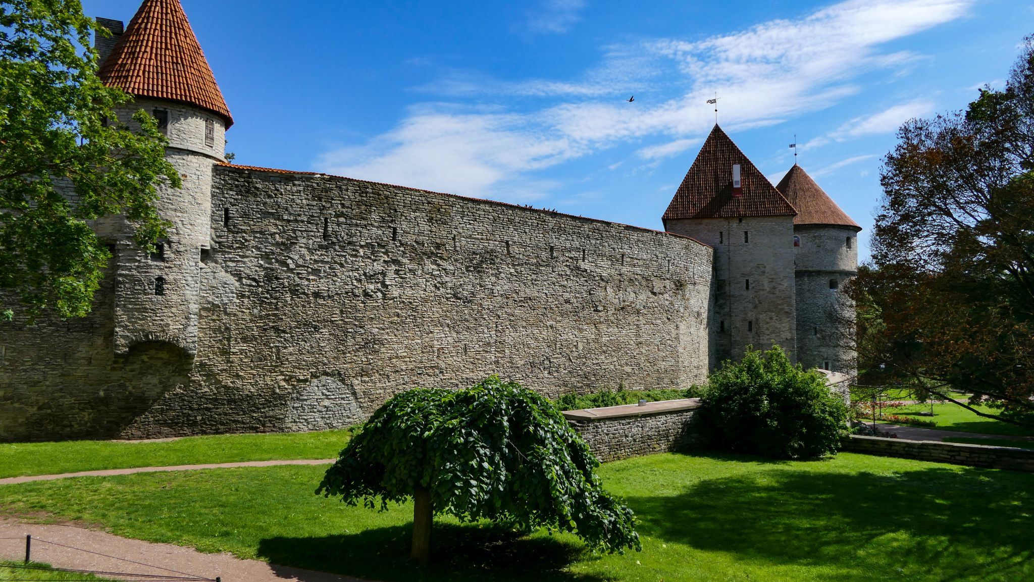 Die alte Stadtmauer am Domberg. Die Mauer ist noch auf mehrere Kilometer erhalten.