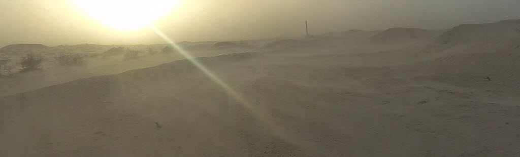 Piste verschwindet im Sandsturm